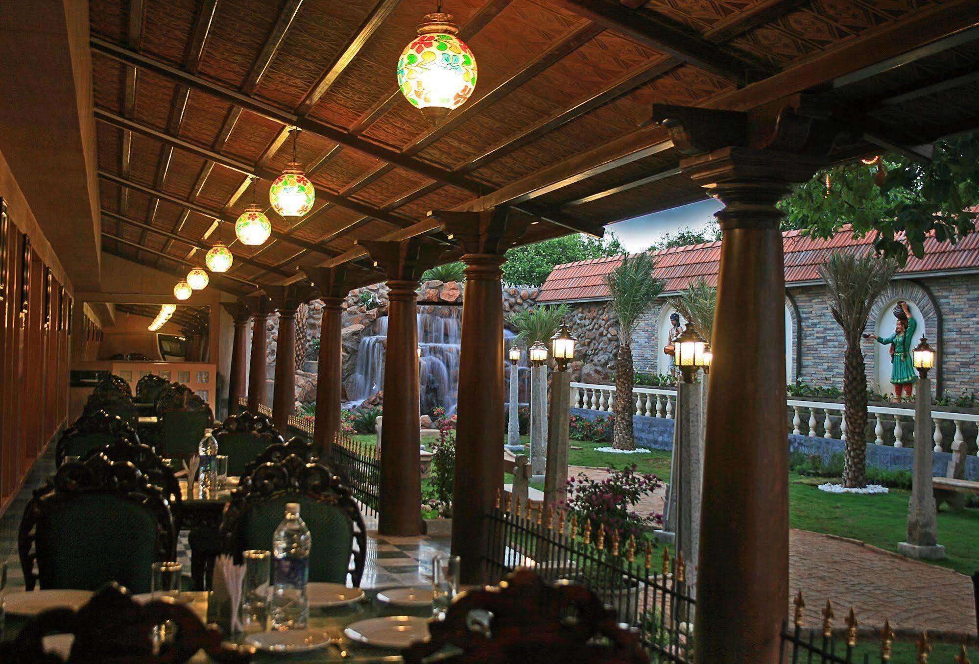 Kumararraja Palace Yelagiri Eksteriør bilde